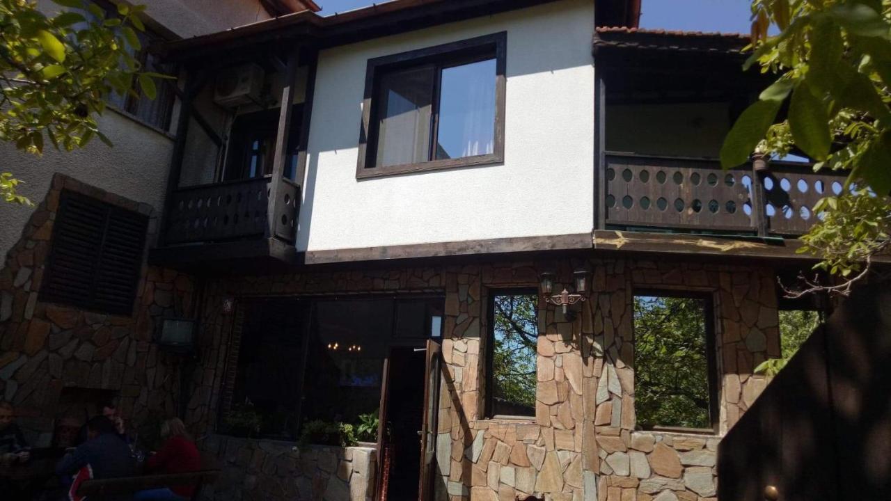 Семеен Хотел Национал Mineralni Bani Exterior photo